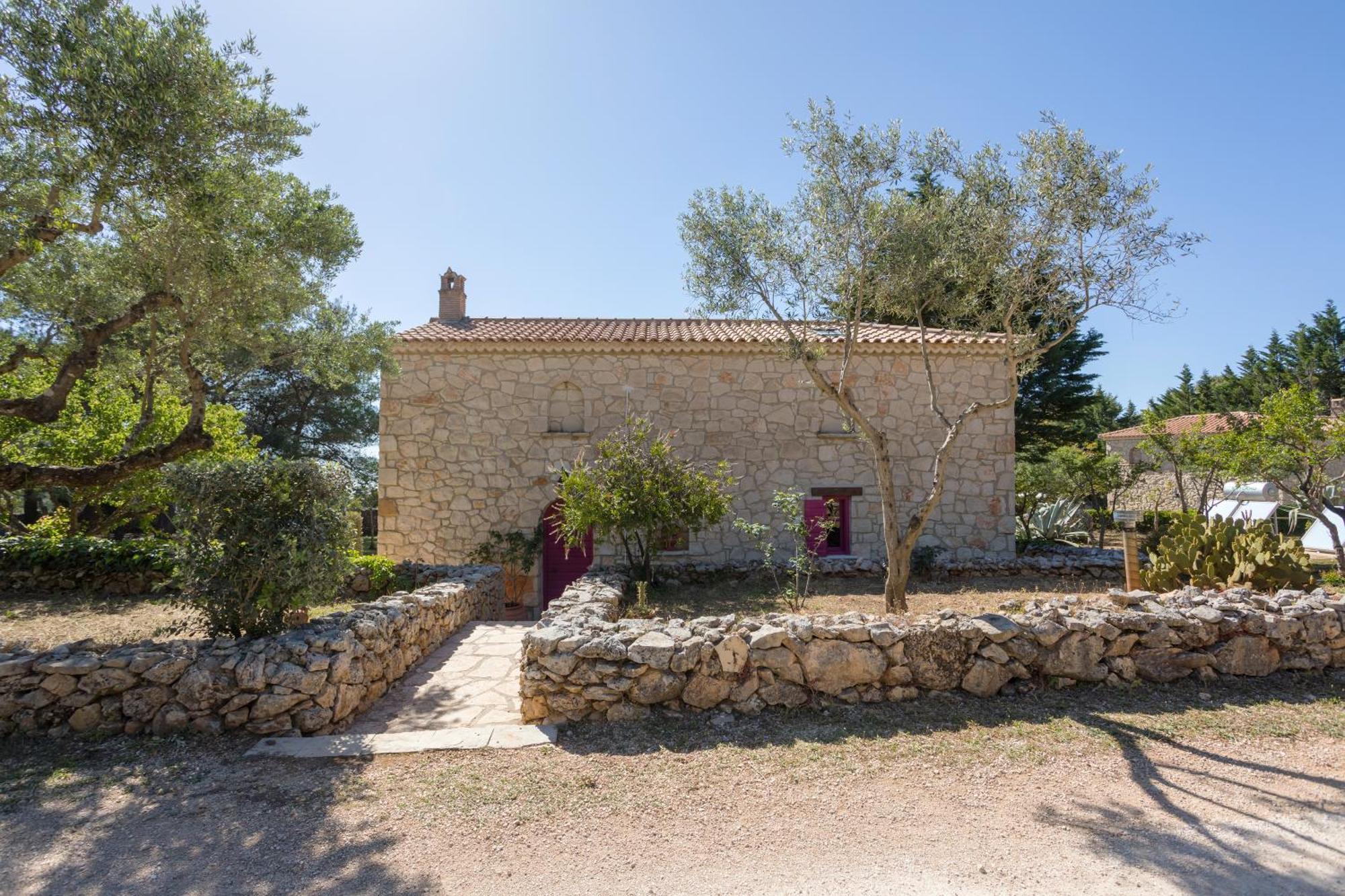 Aresti Mountain Resort Agios Leon エクステリア 写真