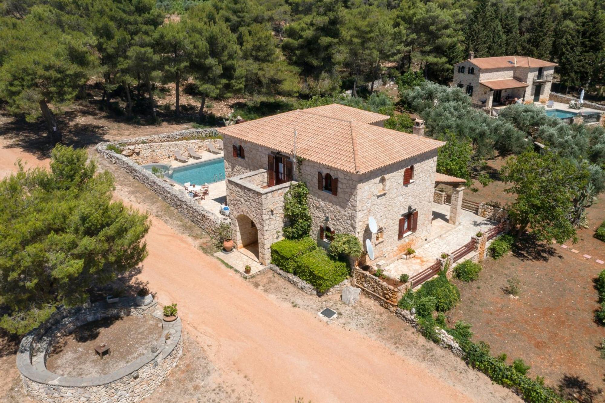 Aresti Mountain Resort Agios Leon エクステリア 写真