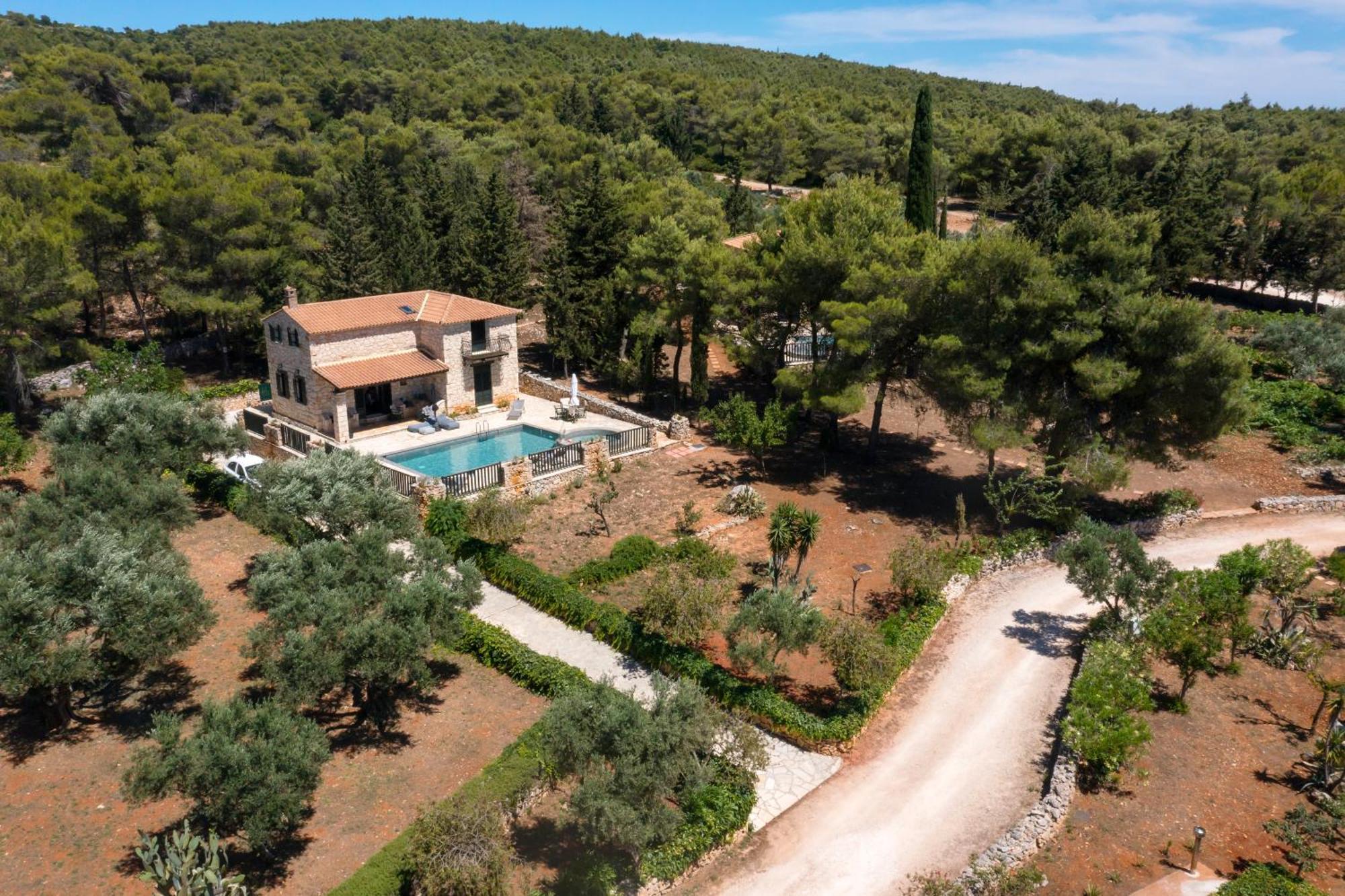 Aresti Mountain Resort Agios Leon エクステリア 写真