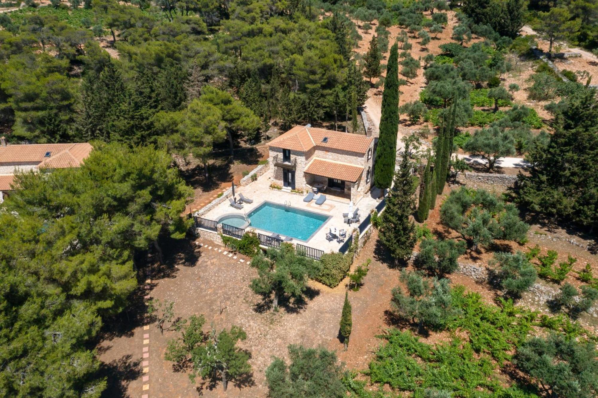 Aresti Mountain Resort Agios Leon エクステリア 写真