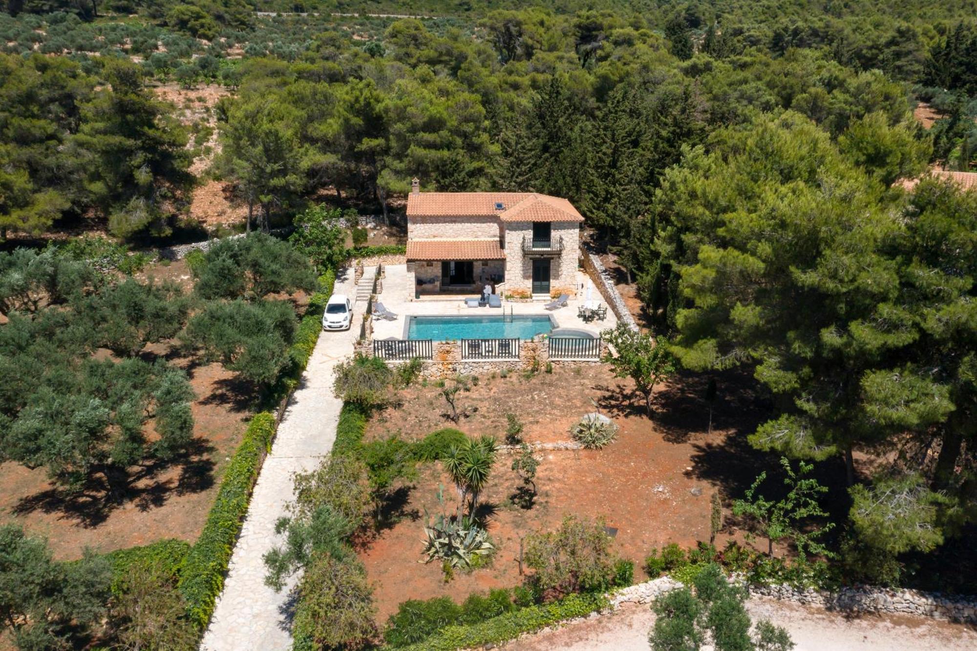 Aresti Mountain Resort Agios Leon エクステリア 写真